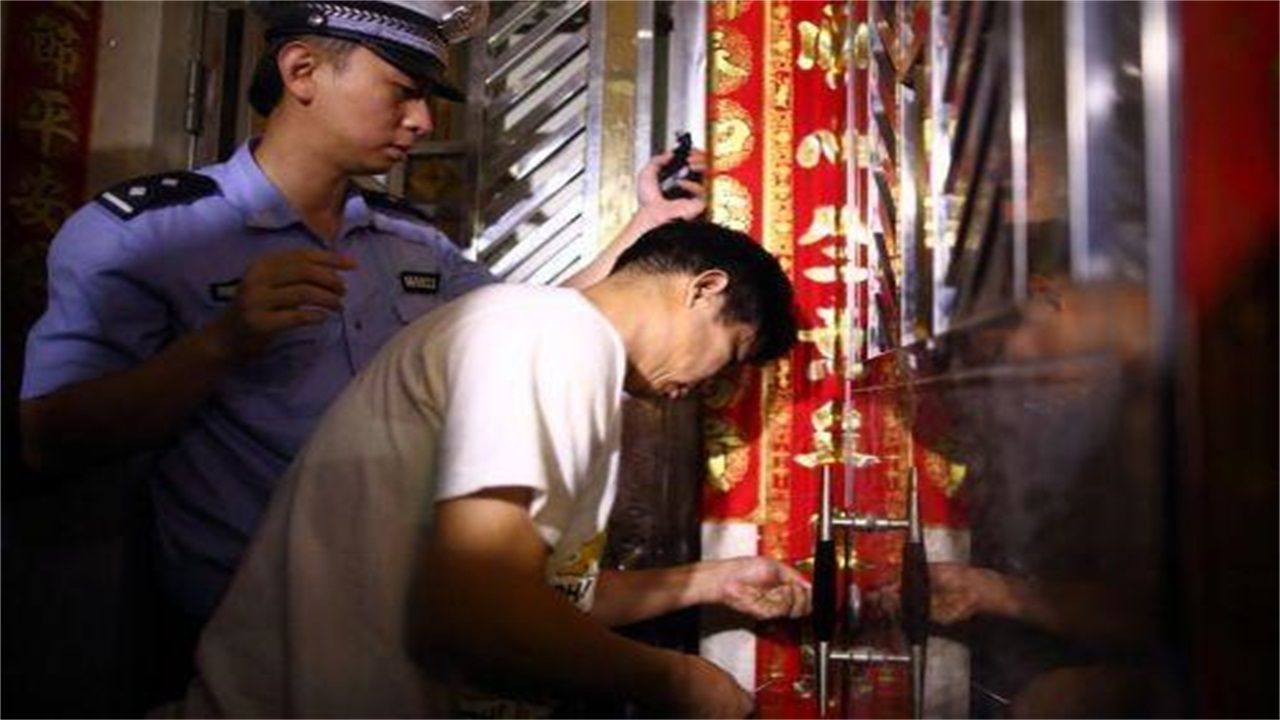 江门请开锁师傅开了锁后，师傅